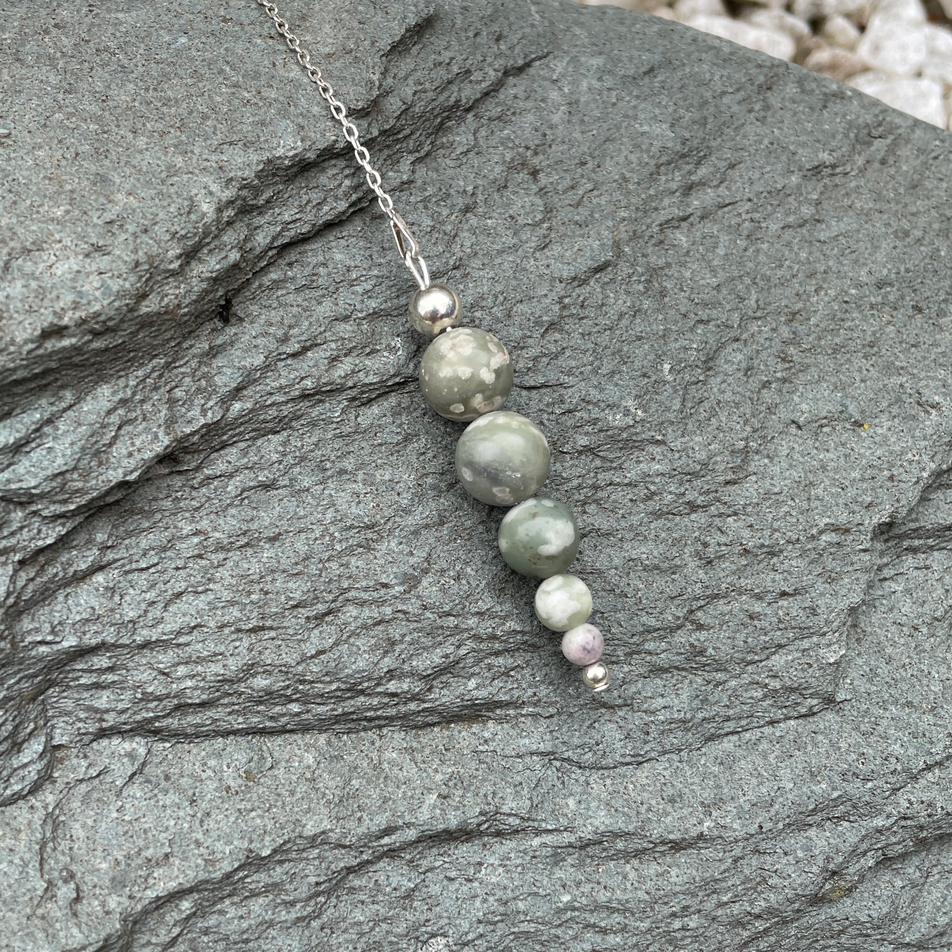 Peace jade gemstone pendulum